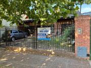 VENTA CASA CON PILETA MERLO