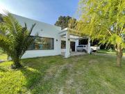 VENTA CASA CON PILETA Y HERMOSO PARQUE