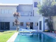 VENTA CASA CON PILETA Y QUINCHO