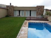 Venta | casa con piscina y quincho moderno | barrio...