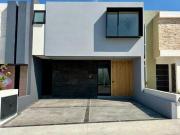 VENTA CASA CON RECÁMARA EN PB EN CAÑADAS DEL BOSQUE...