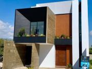Venta Casa con Seguridad Zona Norte en Jardines las...