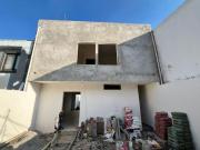 VENTA CASA CON TERRAZA Y JARDÍN EN LOMAS DE AHUATLÁN...