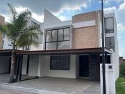 VENTA CASA CON TERRAZA Y ROOF GARDEN EN MORILLOTLA...