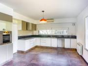 Venta Casa Cuatro Dormitorios Suite Piscina Jardin En...