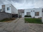 VENTA Casa de 1 piso con terreno excedente Corregidora...