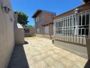 VENTA Casa de 2 dormitorios con patio y local...