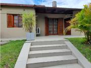 Venta Casa de 3 dormitorios, 2 cocheras y pileta