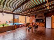 VENTA: Casa de 3 Dormitorios con Jardín y Pileta, en...