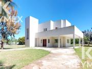 VENTA CASA DE 3 DORMITORIOS EN MIRALAGOS