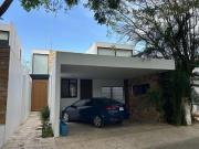 VENTA CASA DE 3 RECÁMARAS,RECAMARA PB,PISCINA PRIVADA...