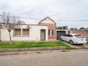 VENTA CASA DE 3D, PATIO Y COCHERA EN BARRIO UPCN