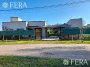 Venta casa de 4 ambientes con galería, patio y piscina...