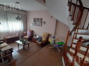 Venta casa de 4 ambientes con jardín, cochera, balcón y...