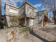 VENTA CASA DE 4 DORMITORIOS CON GRAN PATIO Y COCHERA