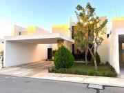 Venta Casa de 4 recámaras y Paneles Solares en Privada...