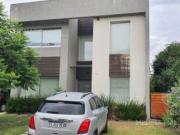 Venta Casa de 5 Ambientes c/ Pileta Barrio Privado Las...