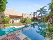 VENTA Casa de 5 ambientes con jardín y pileta en BERNAL