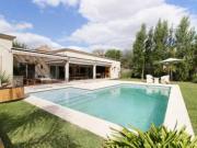 Venta casa de 5 ambientes en Barrio Cerrado, Club de...