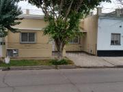 VENTA CASA DE 5 AMBIENTES IDEAL DOS FAMILIAS CASTELAR