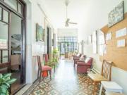 VENTA Casa de 5 dormitorios y Doble jardín Av. del...
