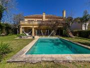 Venta Casa de 7 ambientes en Country Abril – impecable...
