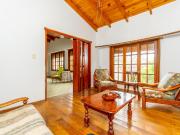 VENTA casa de altos en Barrio Napostá. A minutos a pie...