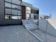 VENTA CASA NUEVA EN JURIQUILLA CON VISTA AL LAGO 4 RECAMARAS