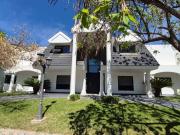 VENTA CASA DE CATEGORÍA, BARRIO CHACRAS DE FARRELL