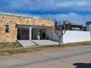 VENTA Casa de Categoría, Barrio LA YAYA, las Heras