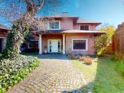 VENTA CASA DE CATEGORIA CON PARQUE Y PILETA EN GONNET