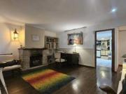 Venta Casa de cuatro ambientes con doble patio y...