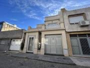 Venta casa de cuatro dormitorios con jardín y terraza....