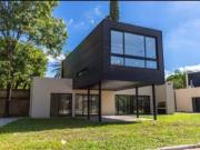 VENTA CASA DE DOS DORMITORIOS CON COCHERA. FUNES. BARRIO...