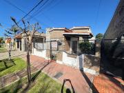 Venta Casa de dos dormitorios con jardín y patio en...