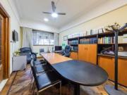 VENTA CASA DE DOS DORMITORIOS CON PATIO CENTRO RÍO