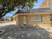 VENTA. Casa de dos dormitorios en esquina. Luminosa y... VENTA. Casa de dos dormitorios en esquina. Luminosa y...