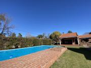 Venta Casa de dos dormitorios, jardín, pileta, cochera y...