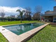 VENTA CASA DE DOS DORMITORIOS, QUINCHO Y PILETA EN FUNES