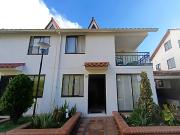 Venta casa de dos niveles mas Apartaestudio Conjunto...