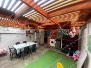 VENTA: casa de dos pisos y amplio patio