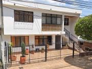 Venta Casa De Dos Plantas Barrio El Bosque