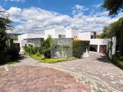 Venta Casa de Lujo Urbanización Pillagua Cumbayá Ecuador