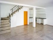 VENTA Casa de pasillo 2 dormitorios con patio y...