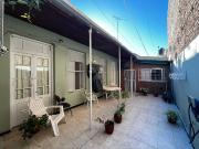 venta casa de pasillo 2 dormitorios patio terraza refineria