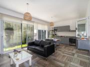 VENTA CASA DE PASILLO, DOS DORMITORIO, B° LA SEXTA