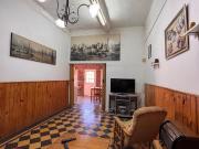 VENTA CASA DE TRES DORMITORIOS CON PATIO Y COCHERA EN...