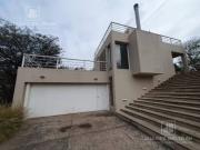 Venta Casa de tres dormitorios con pileta Mendiolaza