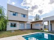 VENTA CASA DE TRES DORMITORIOS CON QUINCHO Y PILETA....