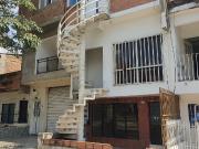 Venta Casa de Tres Pisos Multifamiliar en Lourdes Sur de...